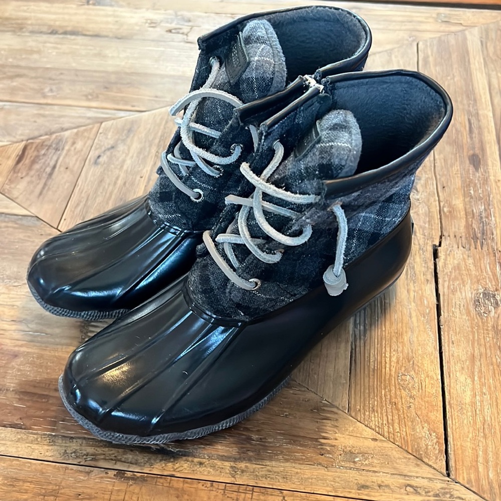 Sperry Top-Sider winter boots. 7
